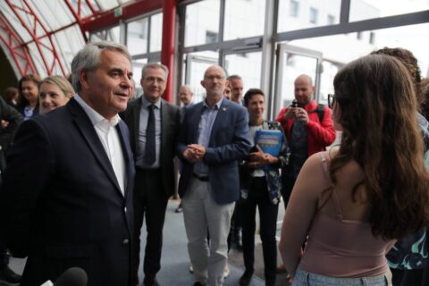 Rentrée scolaire : Xavier Bertrand rencontre les lycéens et le personnel du lycée Condorcet de Méru 3 Rentrée scolaire : Xavier Bertrand rencontre les lycéens et le personnel du lycée Condorcet de Méru 3