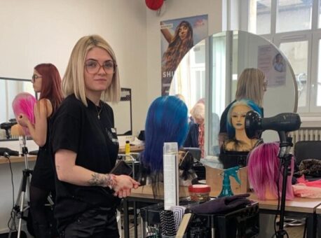 Apprentie coiffeuse à Abbeville, Chloé Sueur décroche son billet pour les nationales des MAF 6