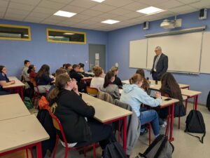 Enregistrement d'un podcast sur les métiers du droit par des lycéens des Hauts-de-France